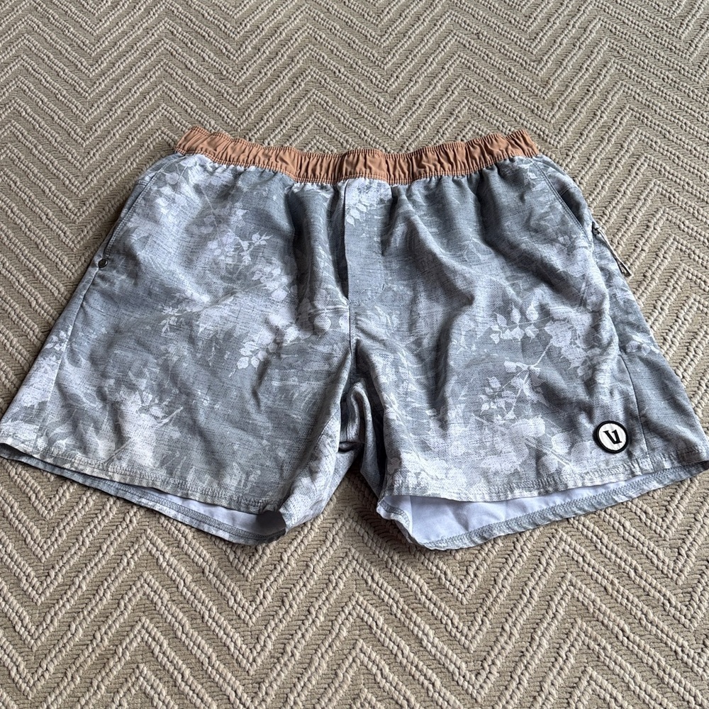 Vuori Men’s cape shorts size large